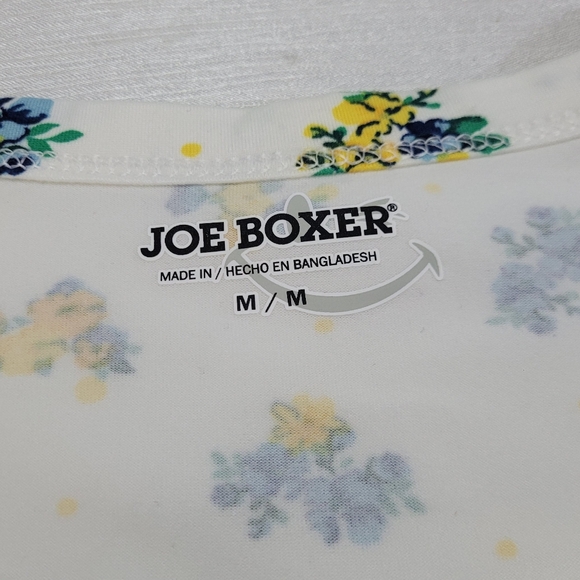 Juniors' Cut-Out Tee, Short Sleeve, White with Daisy Floral Design, JoeBoxer - Picture 8 of 8